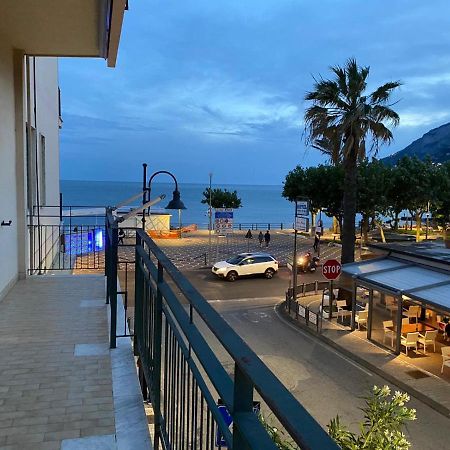 Apartamento La Casa Lungo Il Mare Maiori Exterior foto